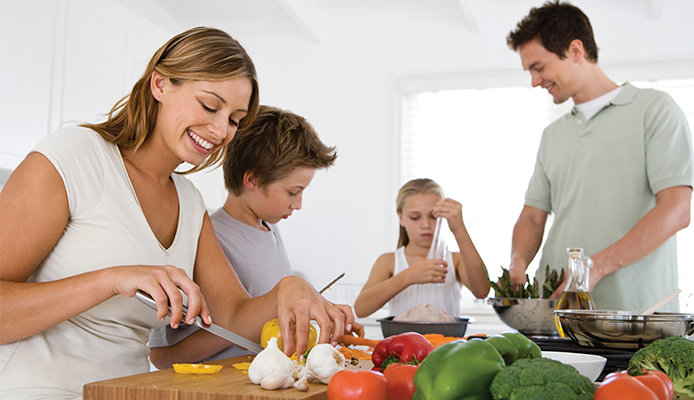 694x400-family-making-dinner.jpg?Revision=0Sj1&Timestamp=23SxFx