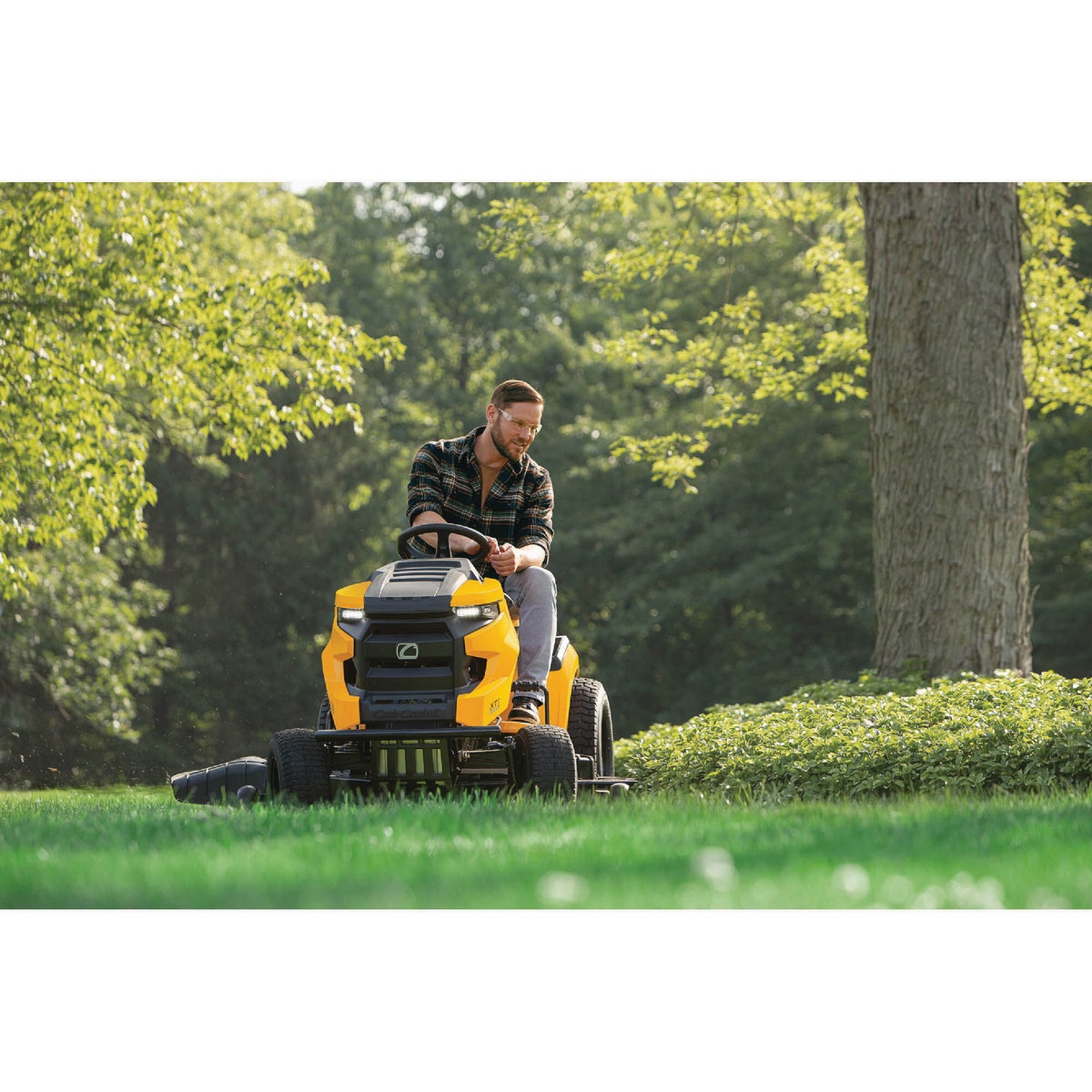 Cub Cadet XT1 Enduro ST 54 In. 24 HP Kohler Riding Lawn Tractor Image 6