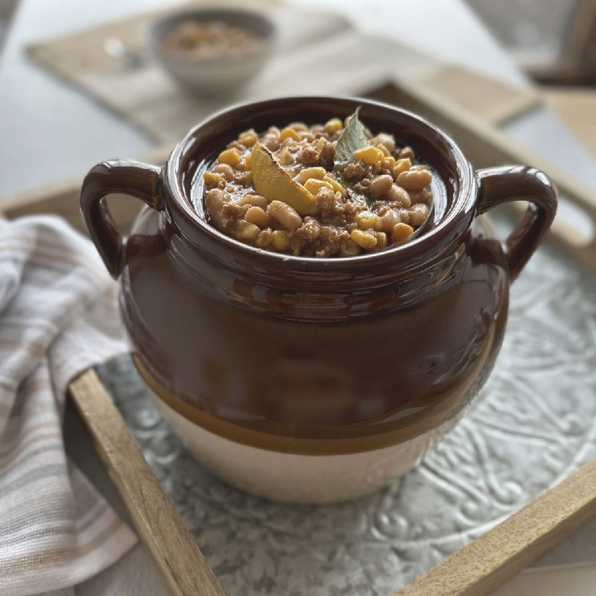 R&M 4.5 Qt. Brown/Tan Bean Pot Image 3