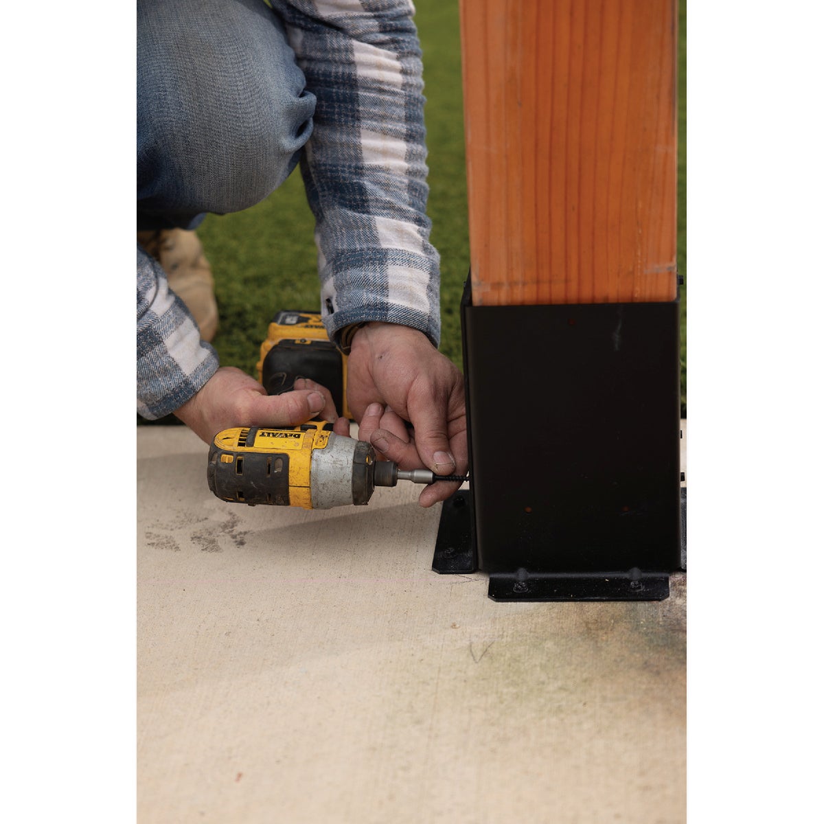 Simpson Strong-Tie Outdoor Accents Sage System Black Powder-Coated Post Base for 4x4 with Screws (2-Pack) Image 3