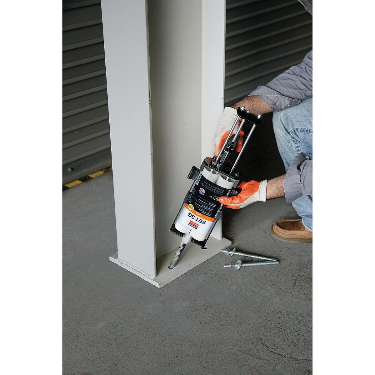 Simpson Strong-Tie 22 Oz. High-Strength Epoxy Adhesive with Nozzle & Extension Image 3