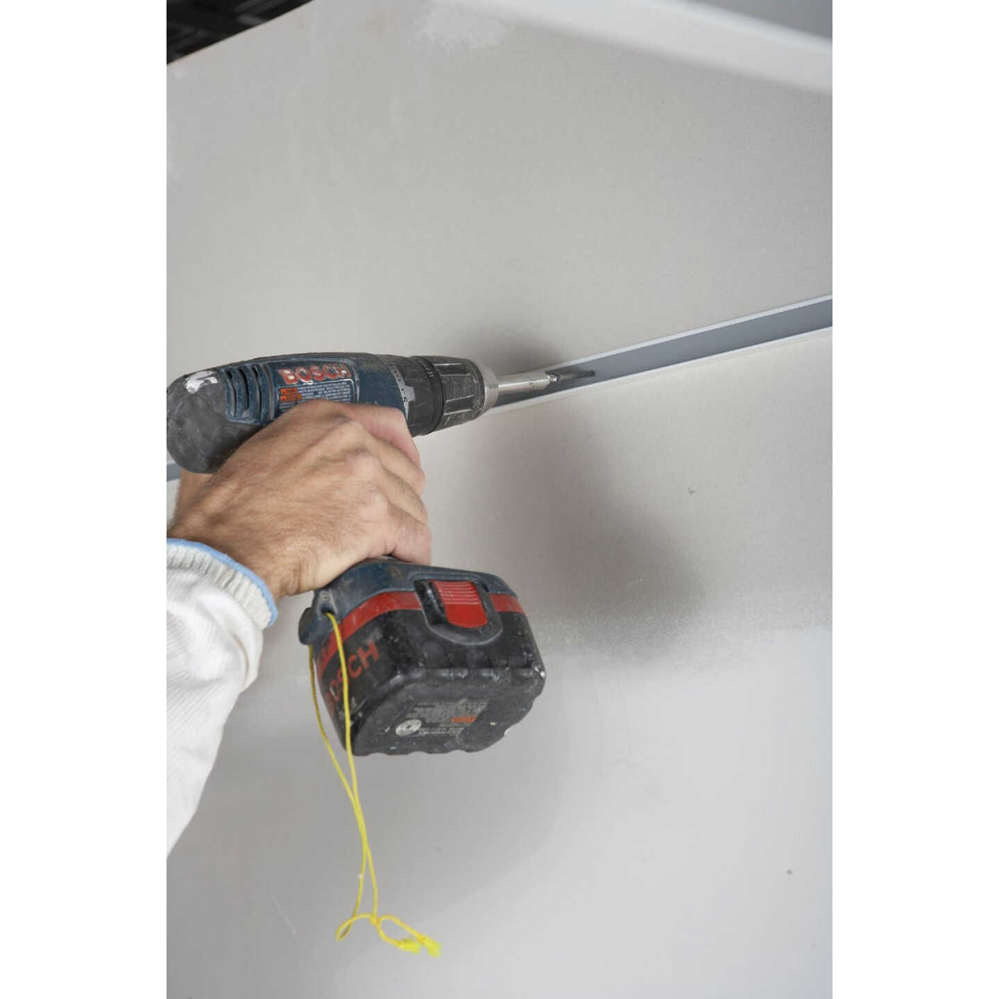 Donn 12 Ft. x 7/8 in. White Steel Ceiling Wall Molding Image 2