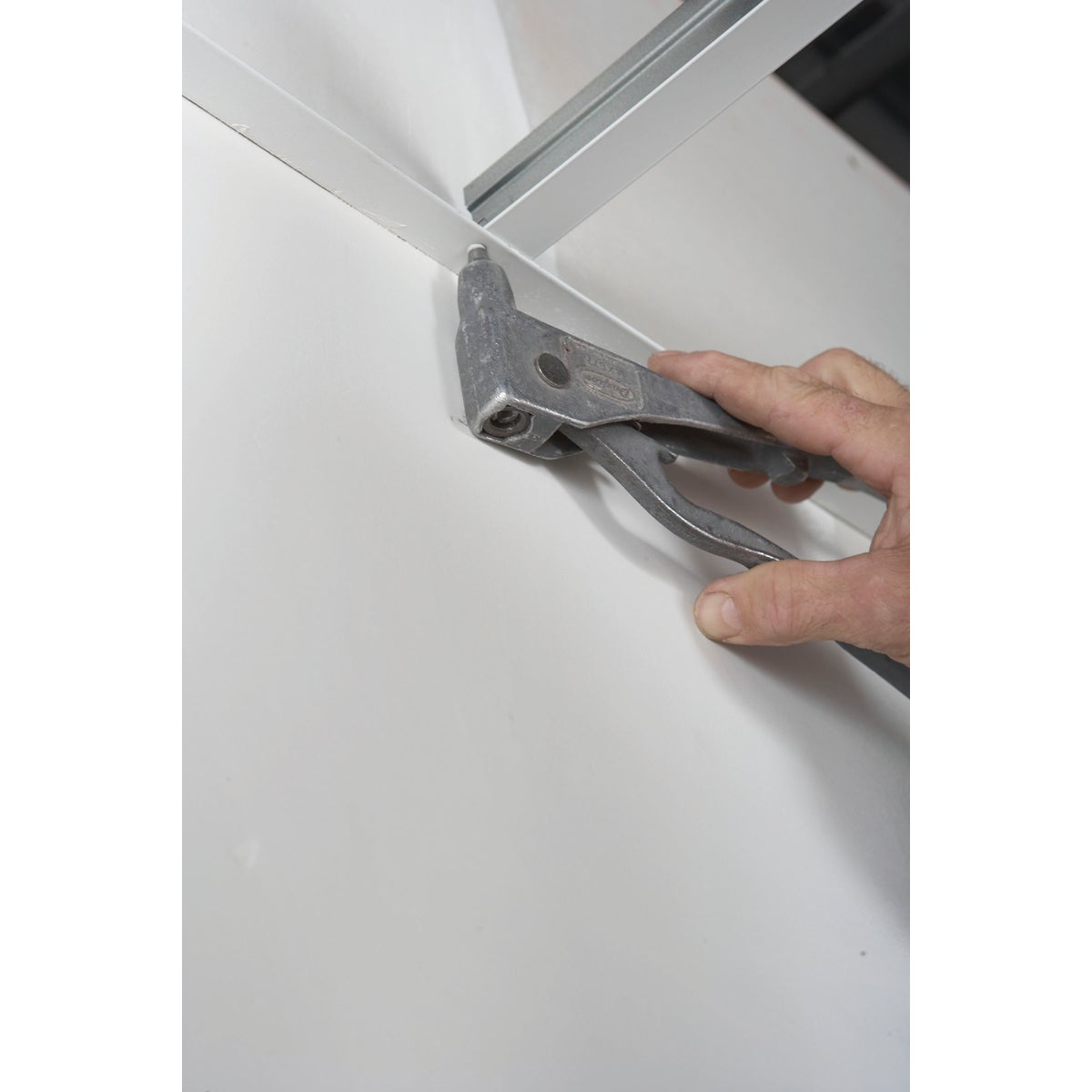 Donn 12 Ft. x 7/8 in. White Steel Ceiling Wall Molding Image 5