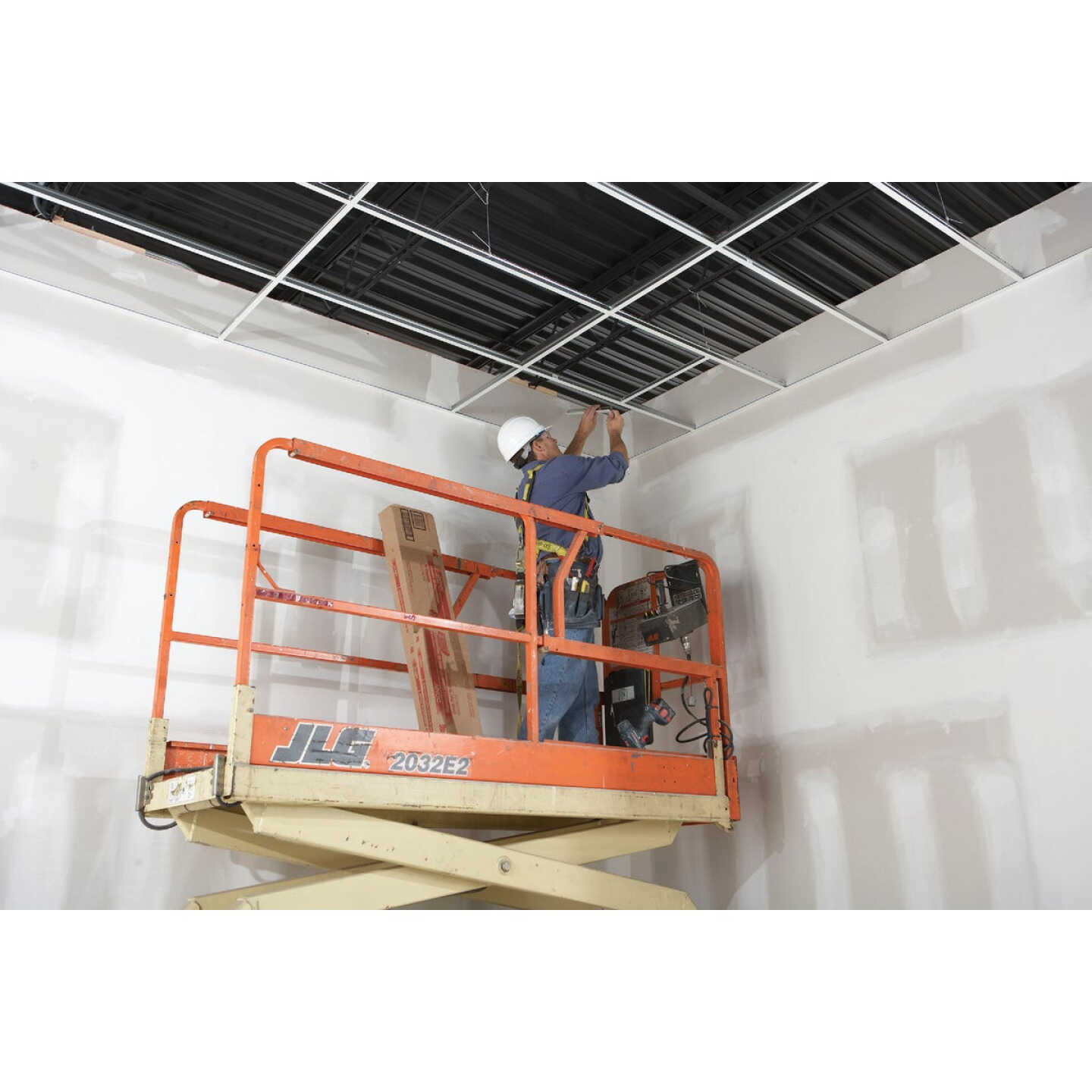 Donn 12 Ft. x 7/8 in. White Steel Ceiling Wall Molding Image 6