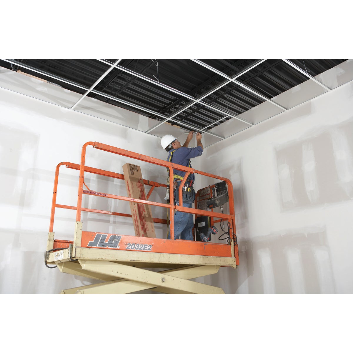 Donn 4 Ft. x 1-1/2 In. White Steel Fire Resistant Ceiling Tile Cross Tee Image 4