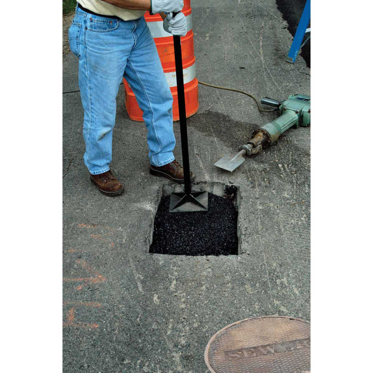 Quikrete 50 Lb. Commercial Grade Permanent Asphalt Repair & Patch Image 2