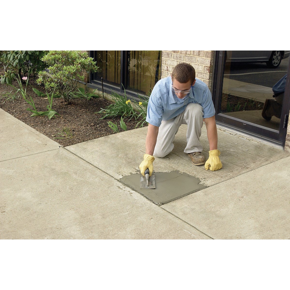 Quikrete Re-Cap 20 Lb. Trowel Grade Concrete Resurfacer Image 2