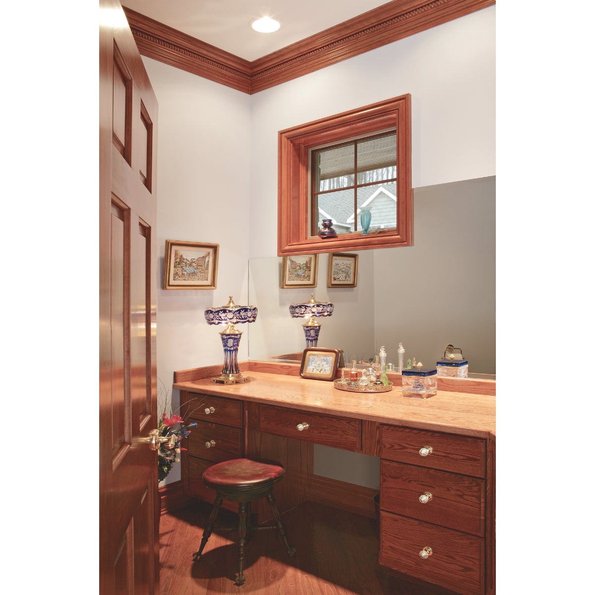 House of Fara 11/16 In. W. x 1-1/4 In. H. x 8 Ft. L. Hardwood Decorative Shoe Detail Molding Image 2