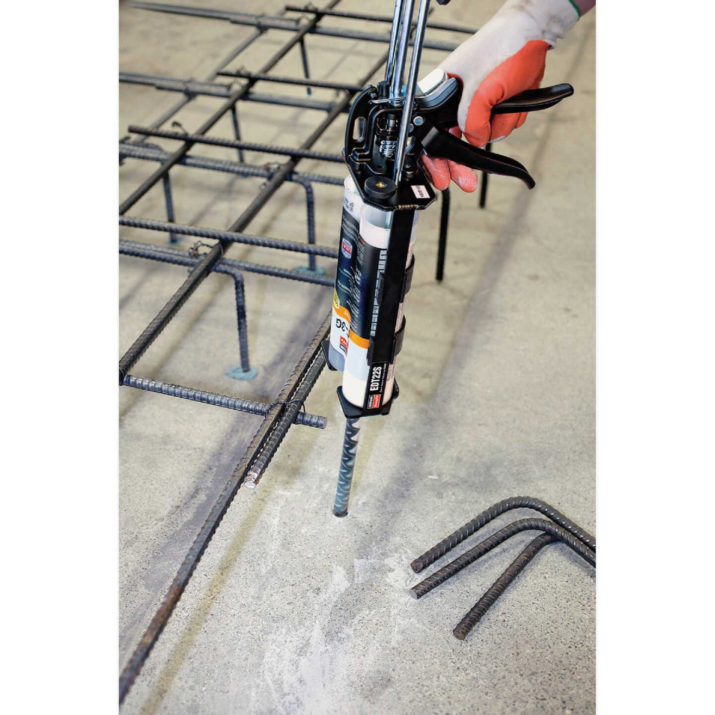 Simpson Strong-Tie 22 Oz. Epoxy Adhesive Cartridge with Nozzle & Extension Image 2