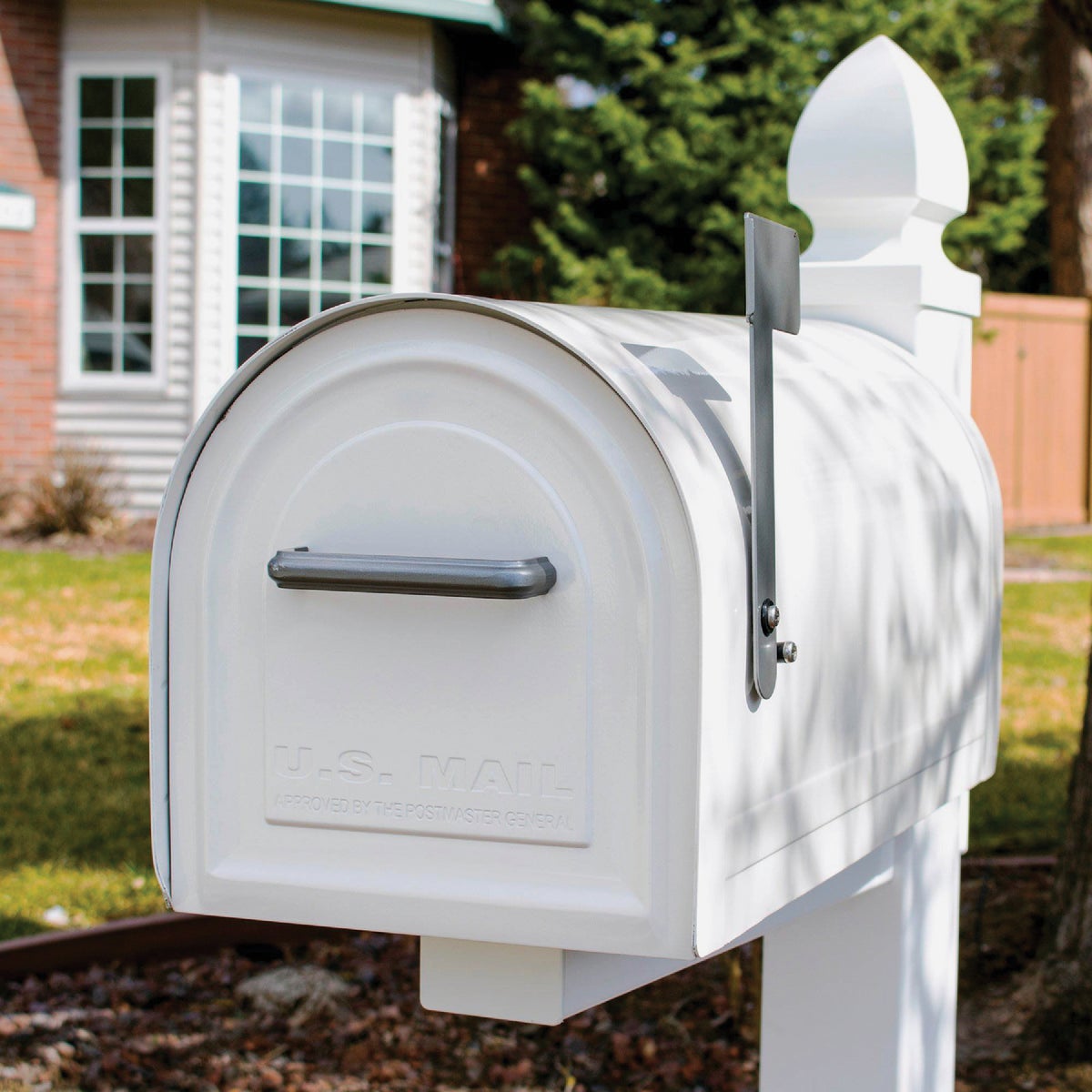 Gibraltar Reliant White Locking Post Mount Mailbox Image 3