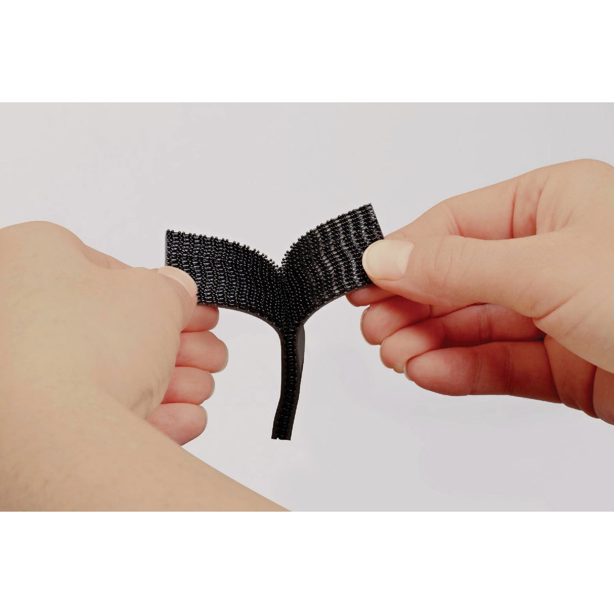 Scotch 1 In. x 3 In. Extreme Fasteners (2 Sets of Strips) Image 3