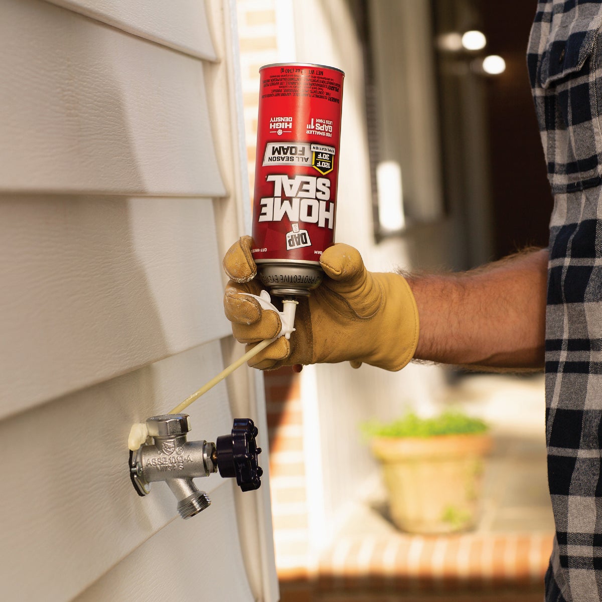 DAP Home Seal 12 Oz. Minimum Expanding Foam Sealant Image 3