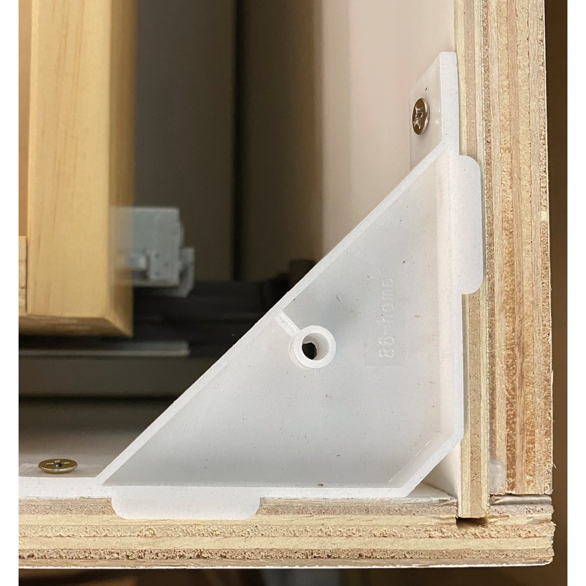 CraftMark Plymouth Shaker 24 In. W x 24 In. D x 34.5 In. H Ready To Assemble White Base Kitchen Cabinet Image 3