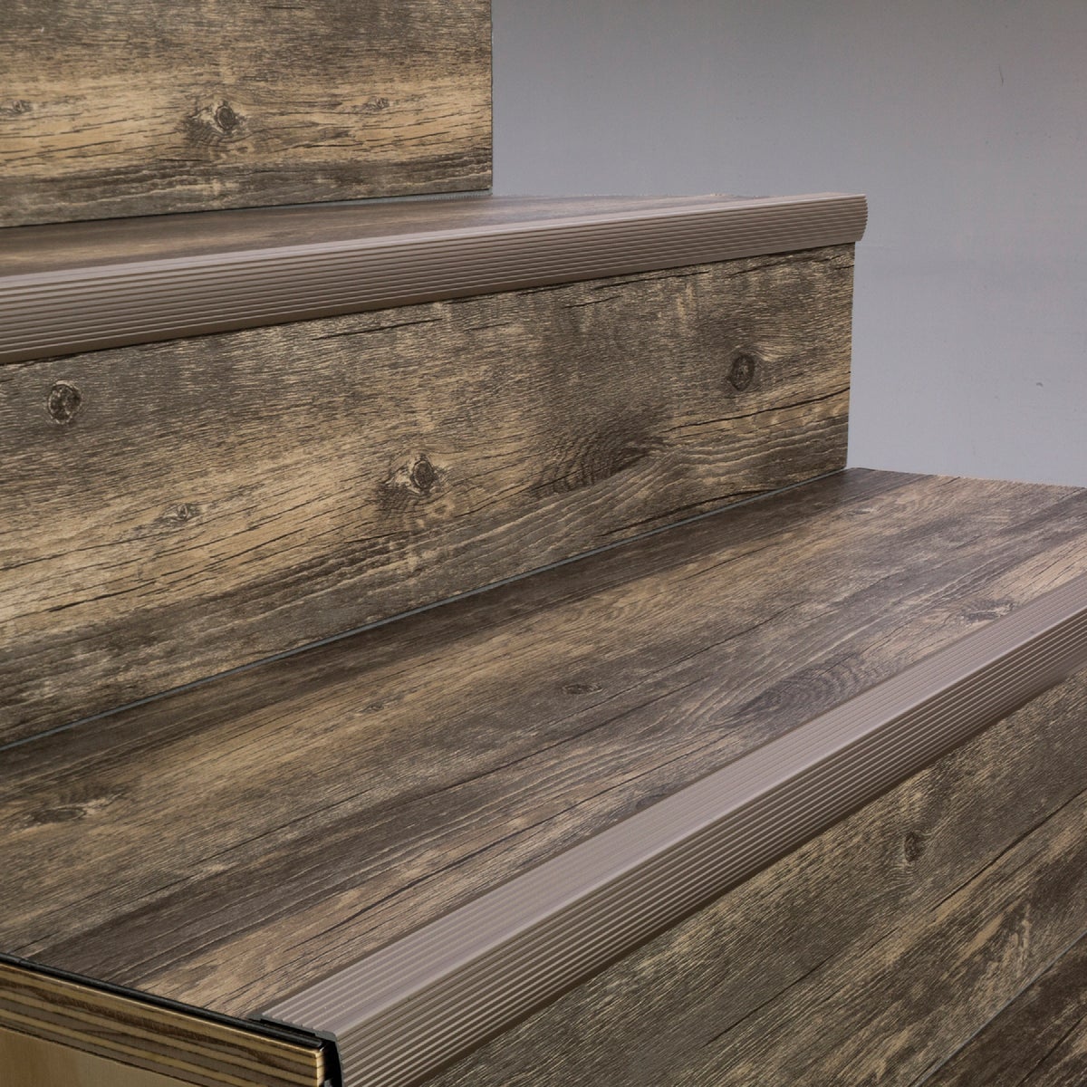 M-D Building Products 36 In. Satin Nickel Aluminum CINCH Fluted Stair Edging Image 4