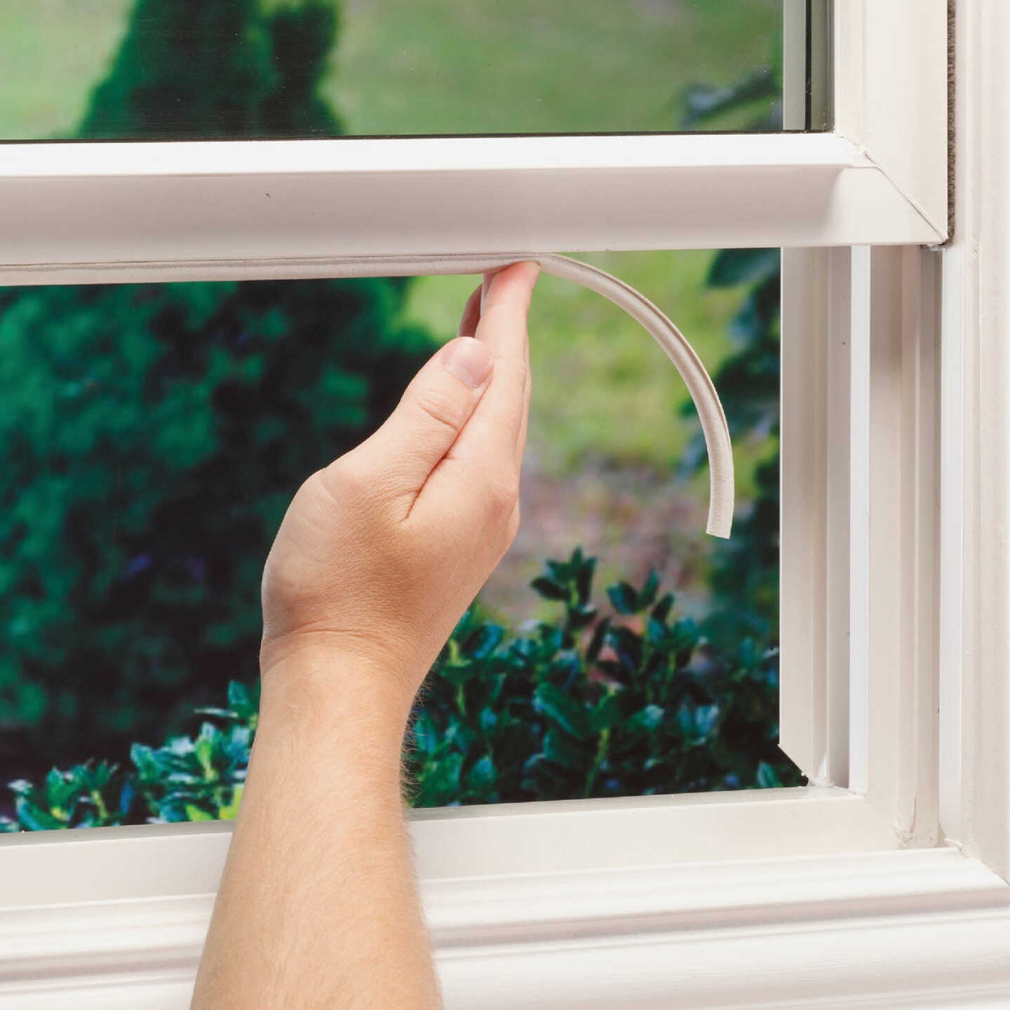 M-D Building Products 1/4 In. x 5/16 In. x 17 In. White Premium Rubber Window Seal for Medium Gaps Image 3