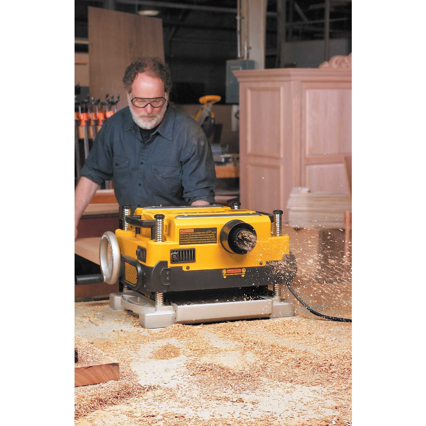 DEWALT 13 In. Three Knife Two-Speed Portable Planer Image 2