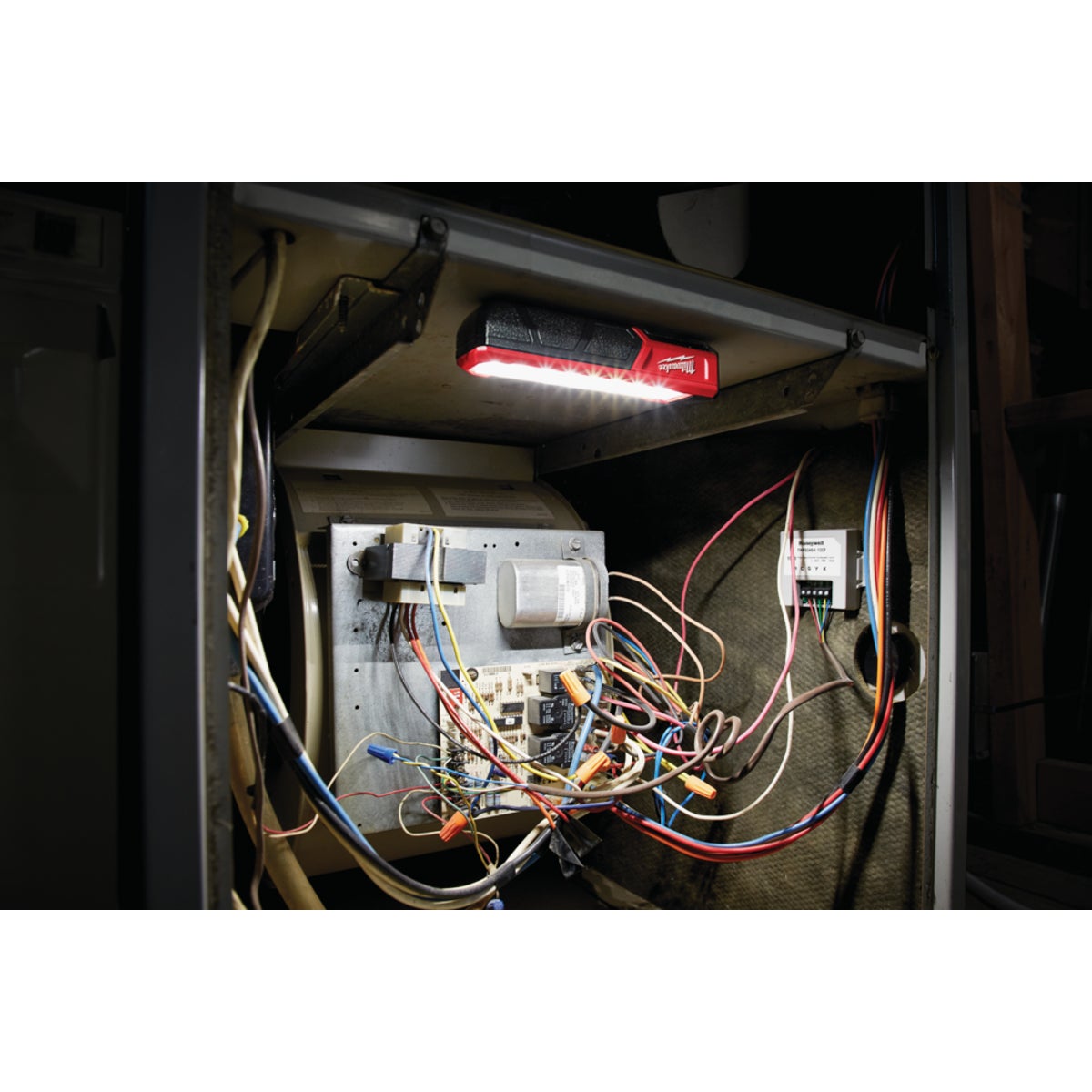 Milwaukee ROVER LED Aluminum REDLITHIUM USB Flood/Rechargeable Flashlight Image 2