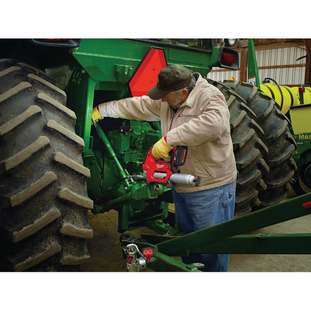 Milwaukee M18 18V Lithium-Ion 2-Speed Cordless Grease Gun Kit Image 4