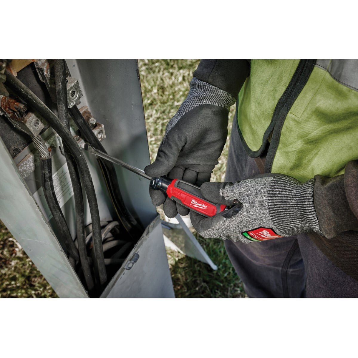Milwaukee 5/16 In. x 6 In. Slotted Demolition Screwdriver with Cushion Grip Image 5