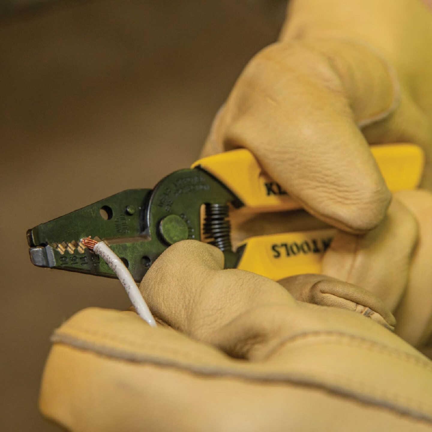 Klein 6 In. 10 AWG to 18 AWG Solid Wire Stripper Image 5