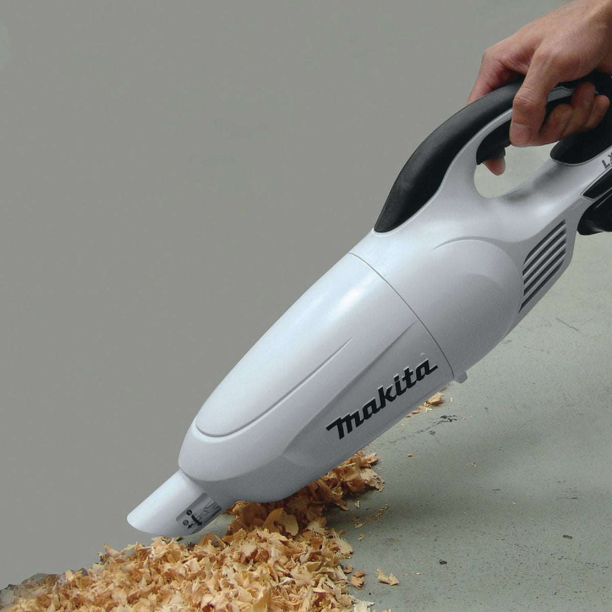Makita 18V LXT Cordless Bagless Stick Vacuum Cleaner Kit Image 4