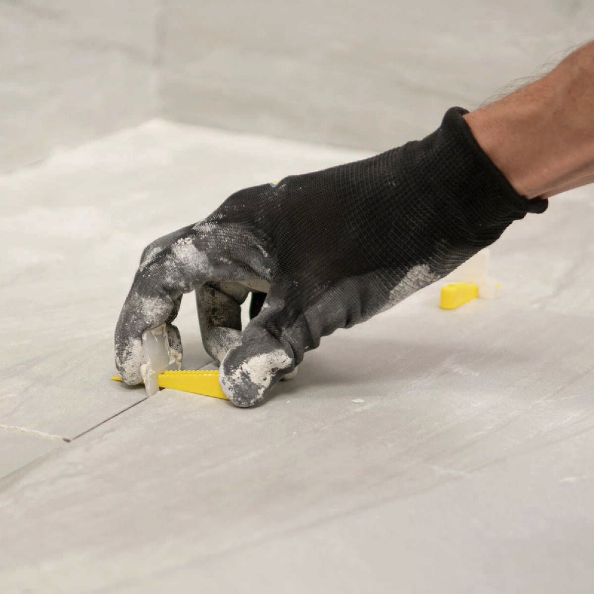 QEP Lash 1/16 In. Tile Leveling Clips (100-Pack) Image 5