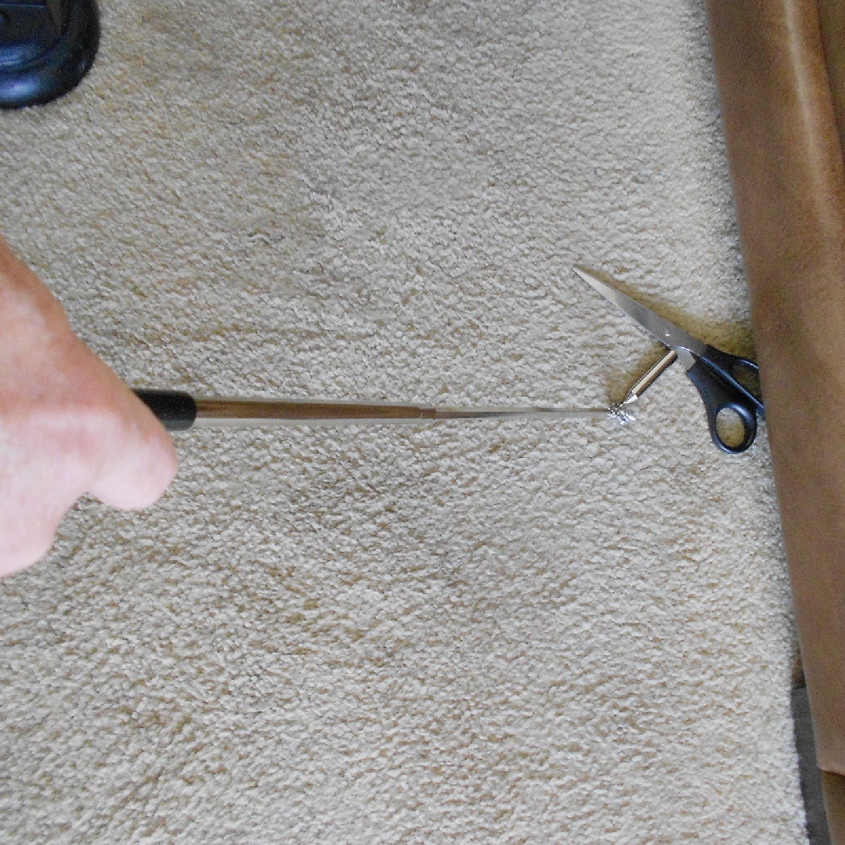 Master Magnetics 24 in. 5 Lb. Magnetic Pick-Up Tool Image 2