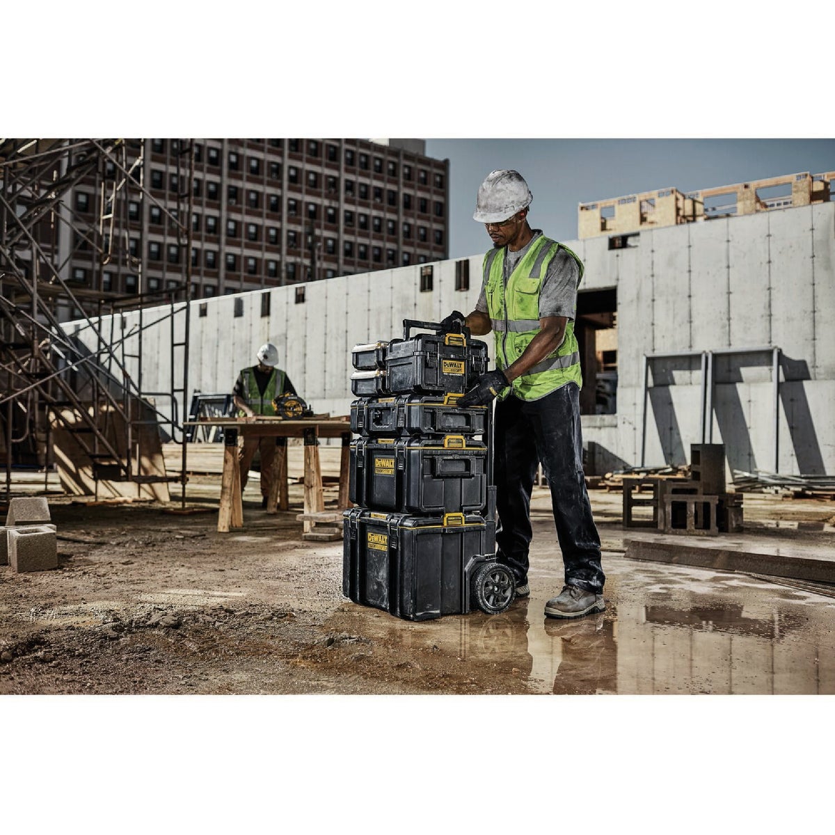 DEWALT ToughSystem 2.0 20V Lithium-Ion Battery Dual Port Charger Box Image 4