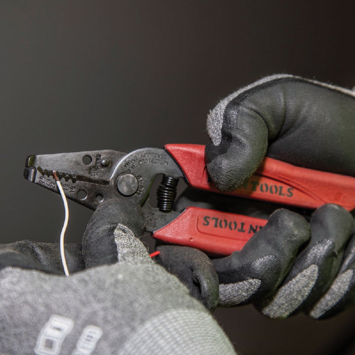 Klein 6 In. 16 AWG to 26 AWG Stranded Wire Stripper Image 4