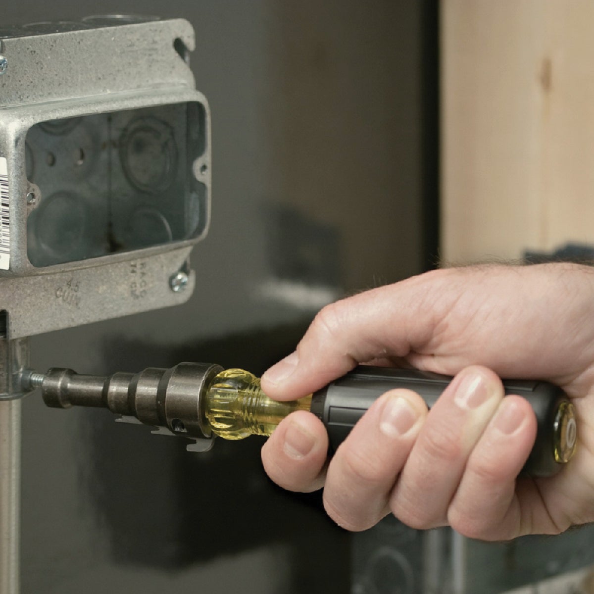 Klein Tools Conduit Fitting and Reaming Screwdriver Image 3