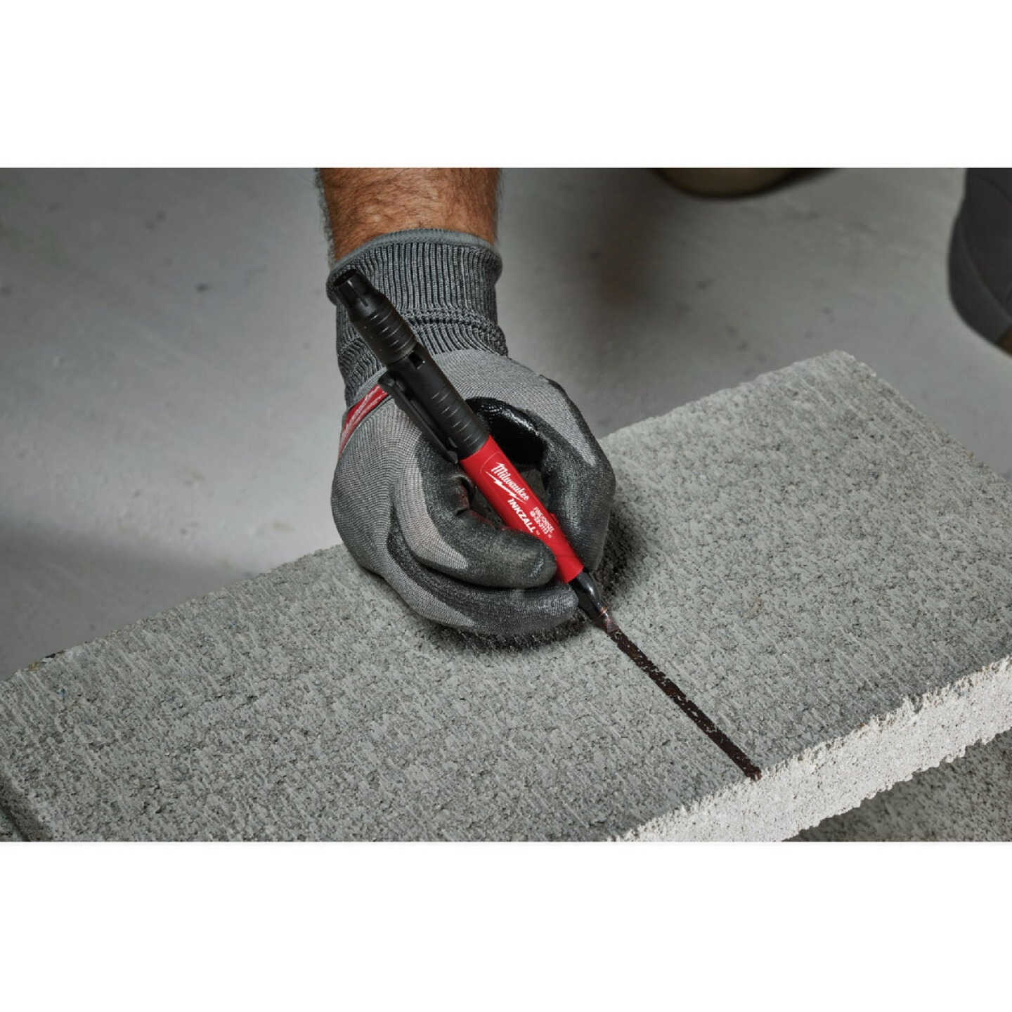 Milwaukee INKZALL Double-Sided Fine Point & Chisel Tip Black Jobsite Marker Image 2