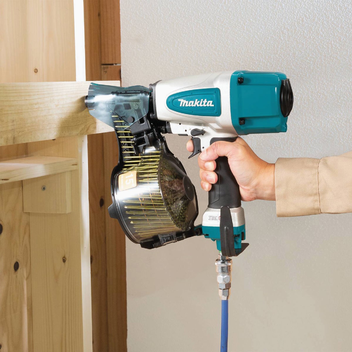 Makita 15 Degree 2-1/2 In. Coil Siding Nailer Image 2