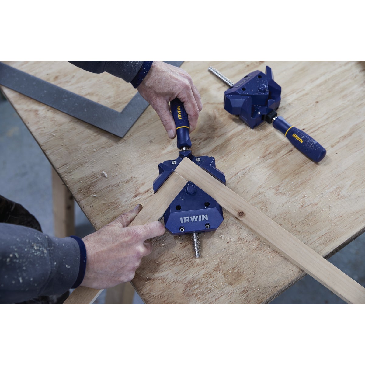Irwin 3 In. 90 Degree Angle Clamp Image 2
