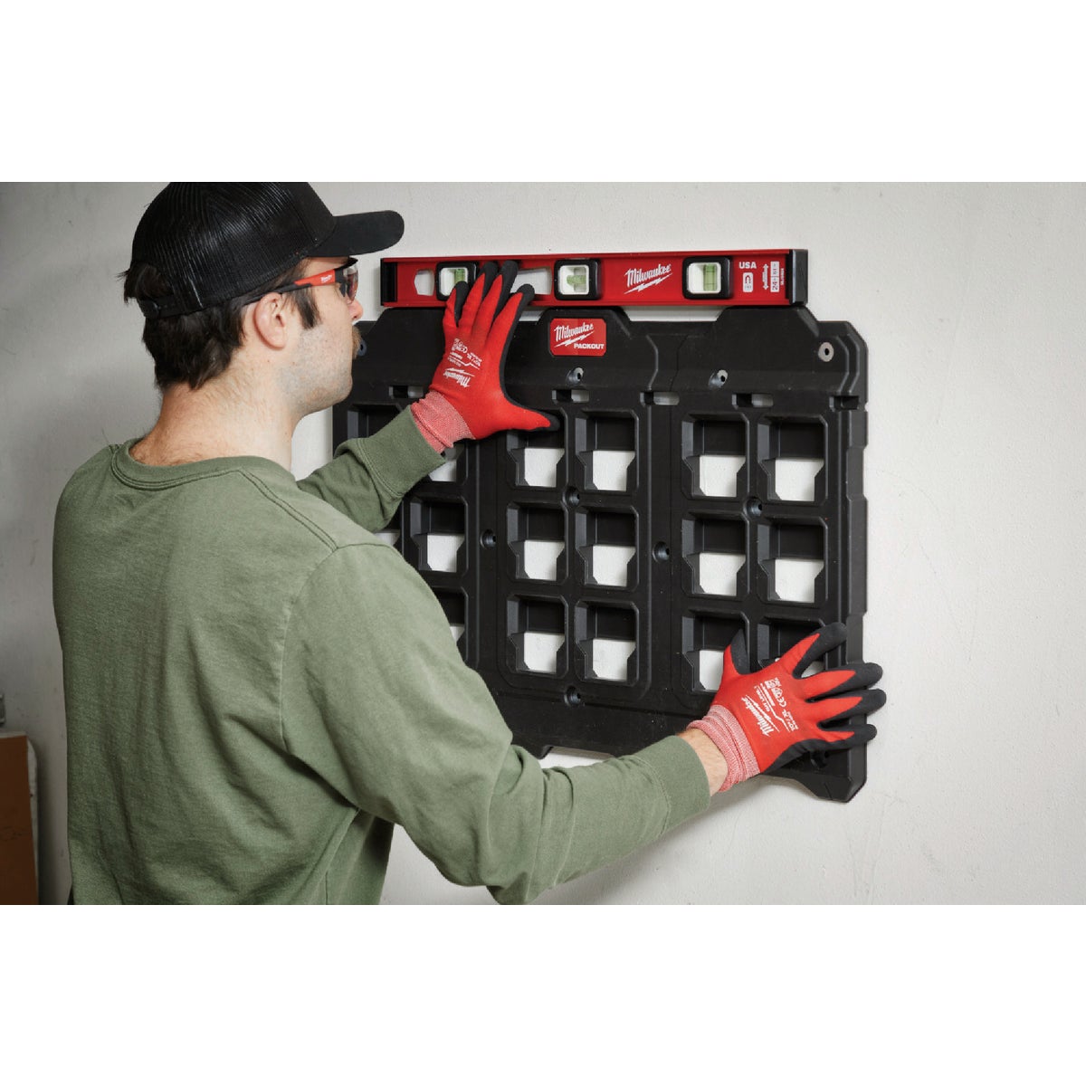 Milwaukee PACKOUT Large Wall Plate, 150 Lb. Capacity Image 4