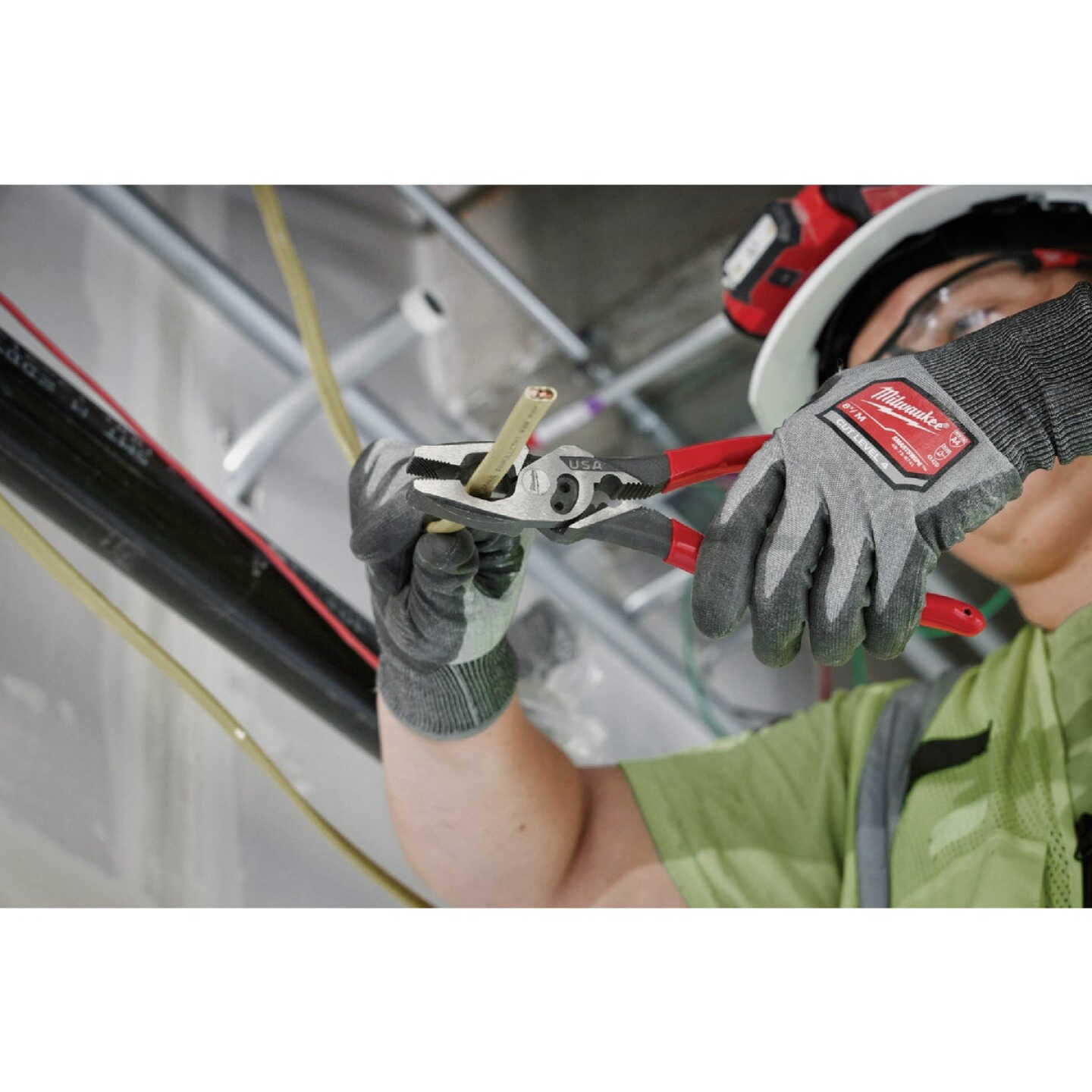 Milwaukee 9 In. Dipped Grip Linesman Pliers with Crimper and Bolt Cutter Image 3
