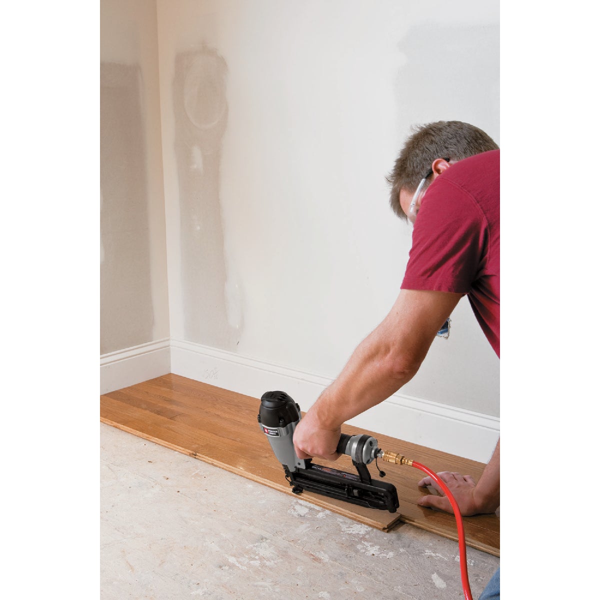 Porter Cable 16-Gauge 2-1/2 In. Straight Finish Nailer Kit Image 2