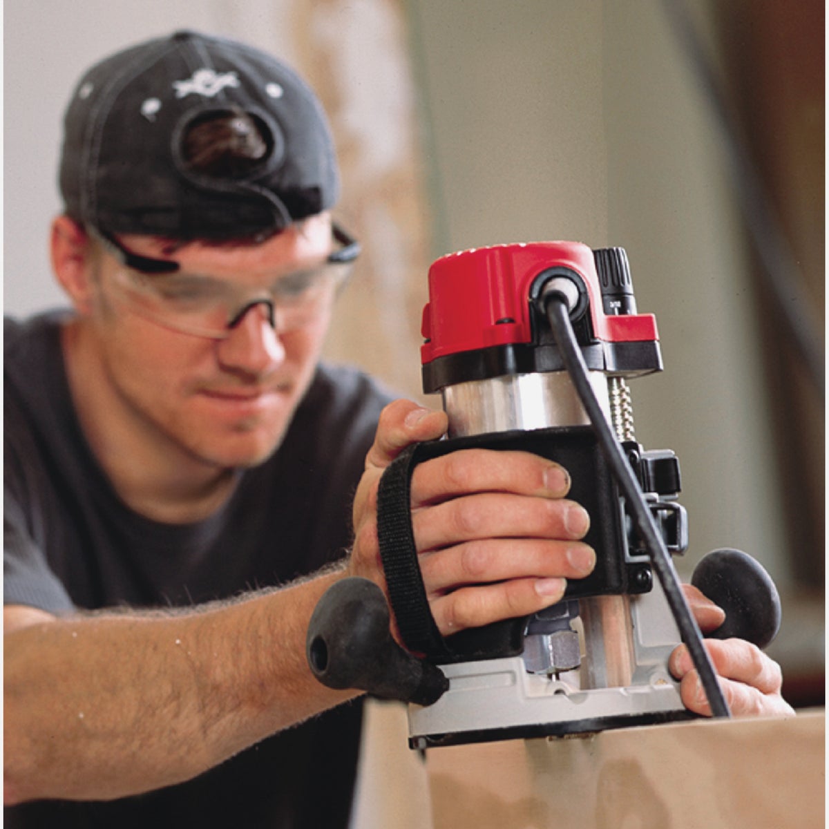 Milwaukee 11-Amp 1.75 HP BodyGrip Router Kit Image 2