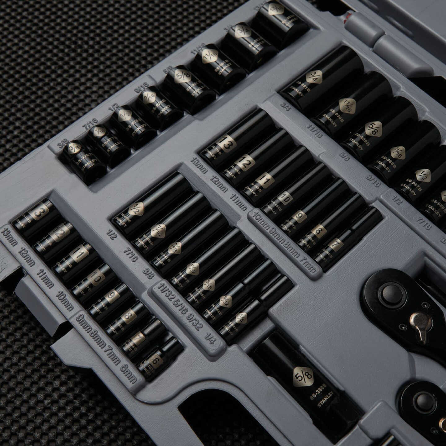 Stanley Standard/Metric 1/4 In. Drive & 3/8 In. Drive Black Chrome Combination Ratchet & Socket Set (69-Piece) Image 4