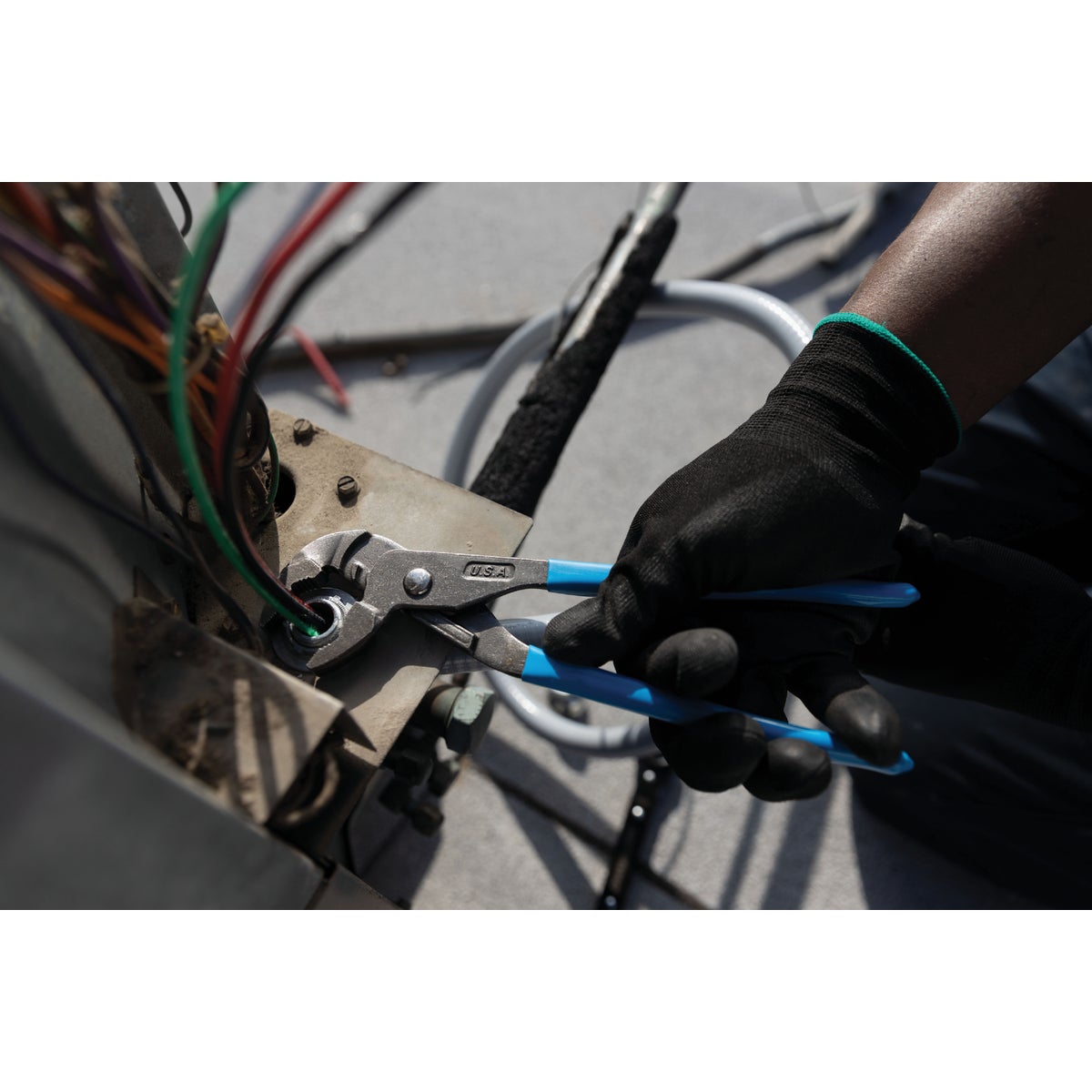 Channellock Griplock 9-1/2 In. V-Jaw Groove Joint Pliers Image 5