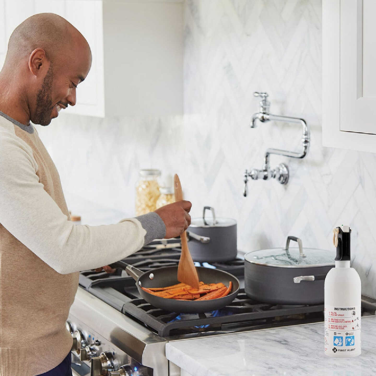 First Alert 5-B:C Kitchen Fire Extinguisher Image 3