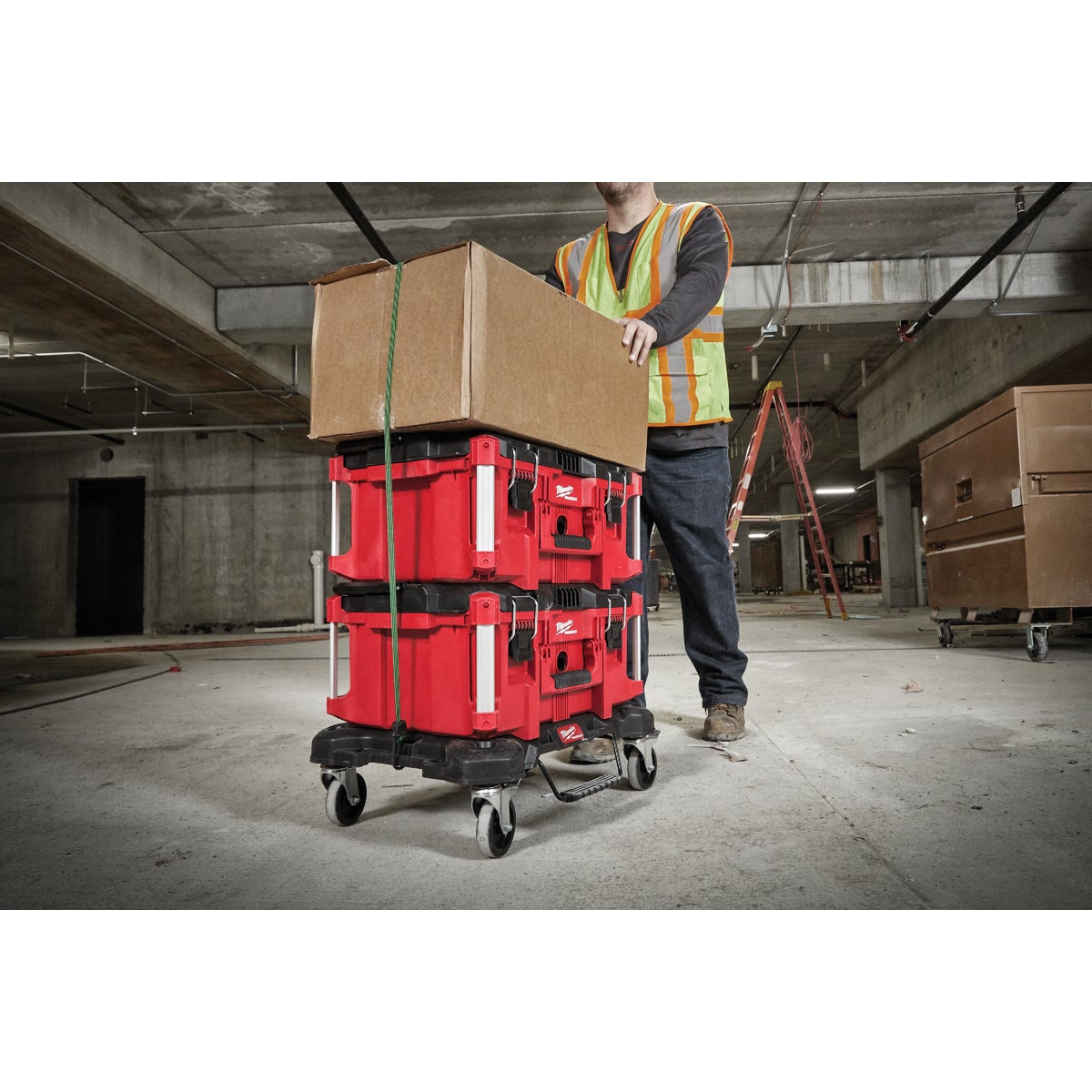 Milwaukee PACKOUT 18.8 In. W x 24.4 In. L Platform Cart, 250 Lb. Capacity Image 2
