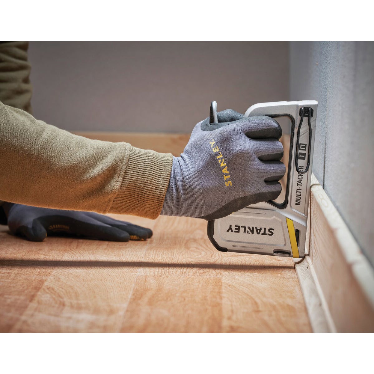 Stanley SharpShooter Plus Heavy-Duty Brad/Staple Gun Image 3