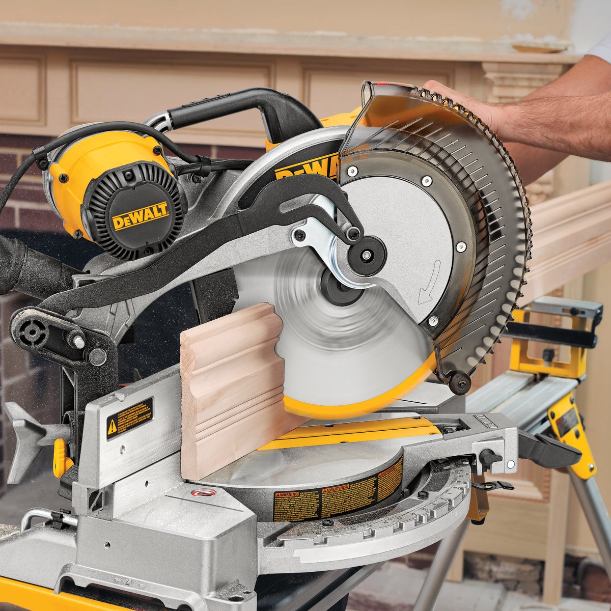 DEWALT 12 In. 15-Amp Dual-Bevel Compound Miter Saw Image 5