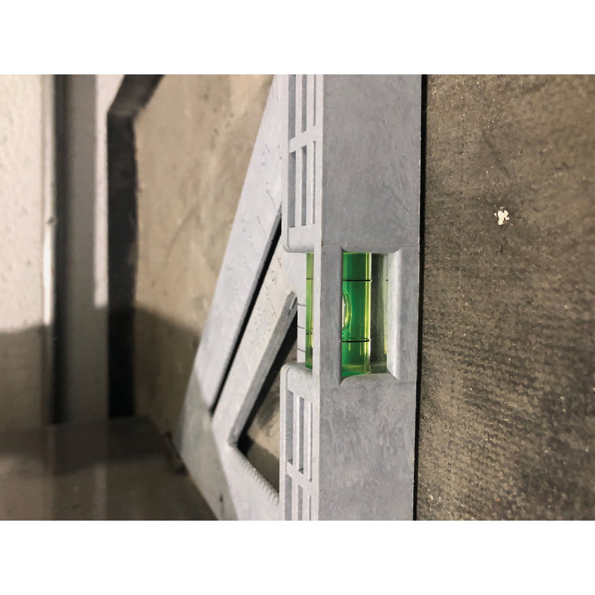 Swanson Speedlite 8 In. Plastic Rafter Square with Level Image 4