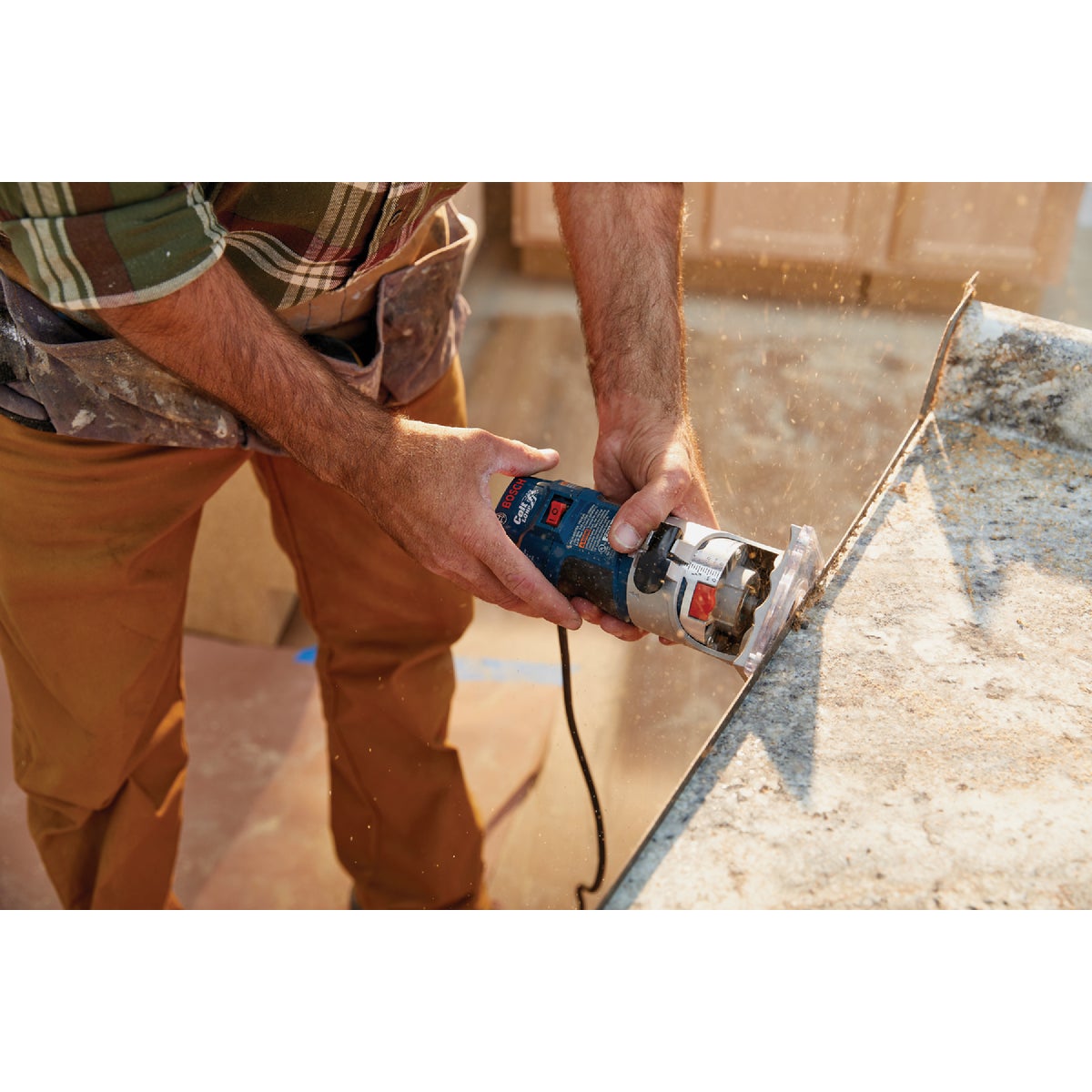 Bosch 5.6-Amp 1.0 HP Variable-Speed Fixed Base Palm Router Image 5