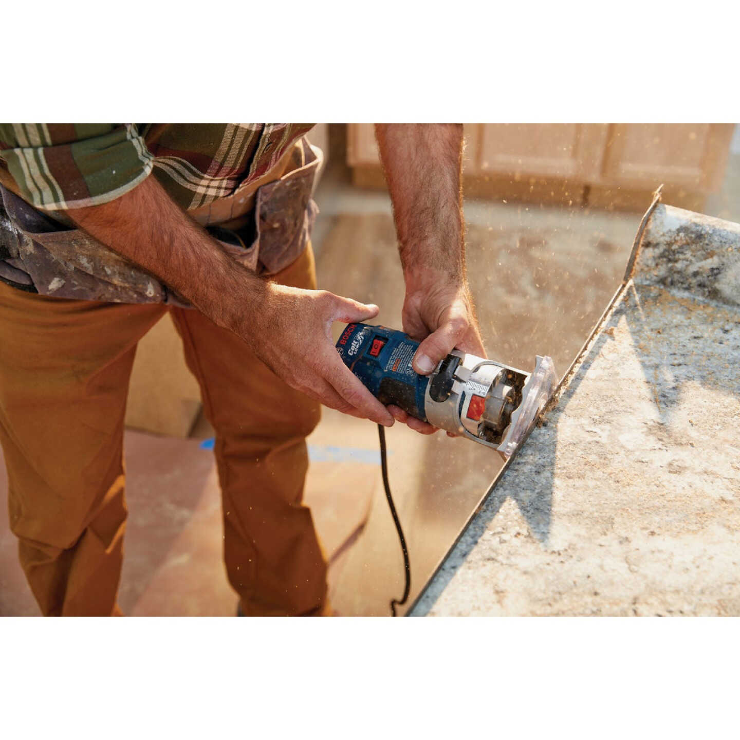 Bosch 5.6-Amp 1.0 HP Variable-Speed Fixed Base Palm Router Image 5