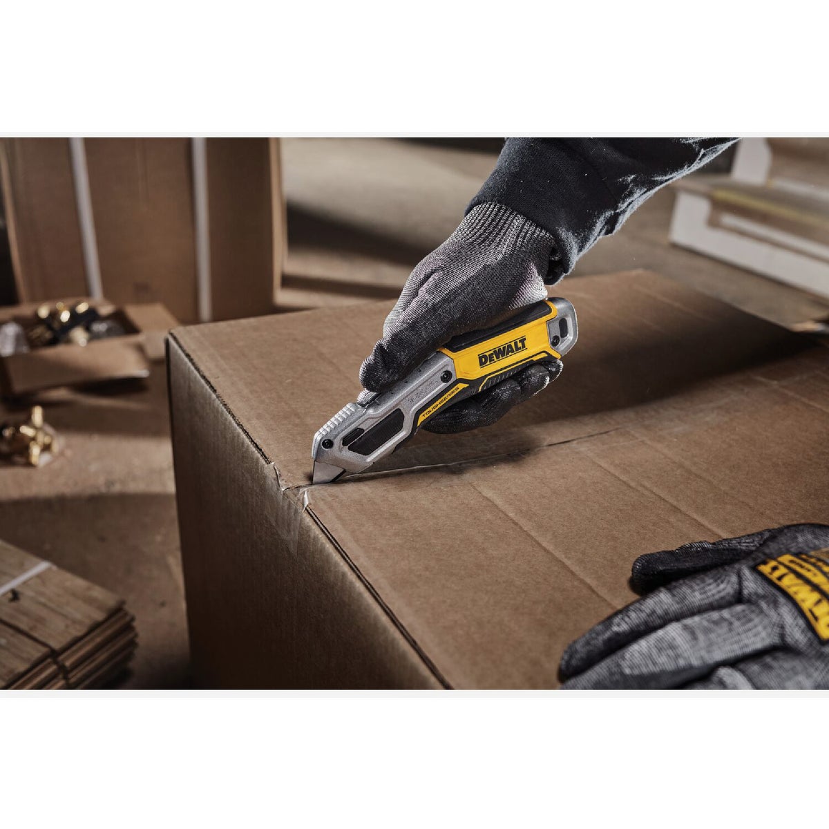 DEWALT TOUGHSERIES Retractable Utility Knife Image 8