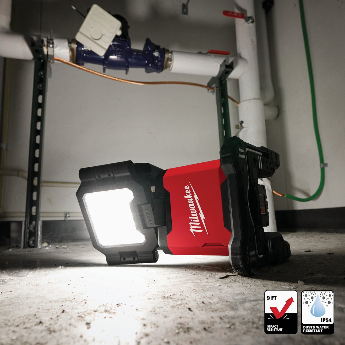 Milwaukee ROVER M18 Dual Power Triple-Panel Flood & Area Light (Tool Only) Image 5