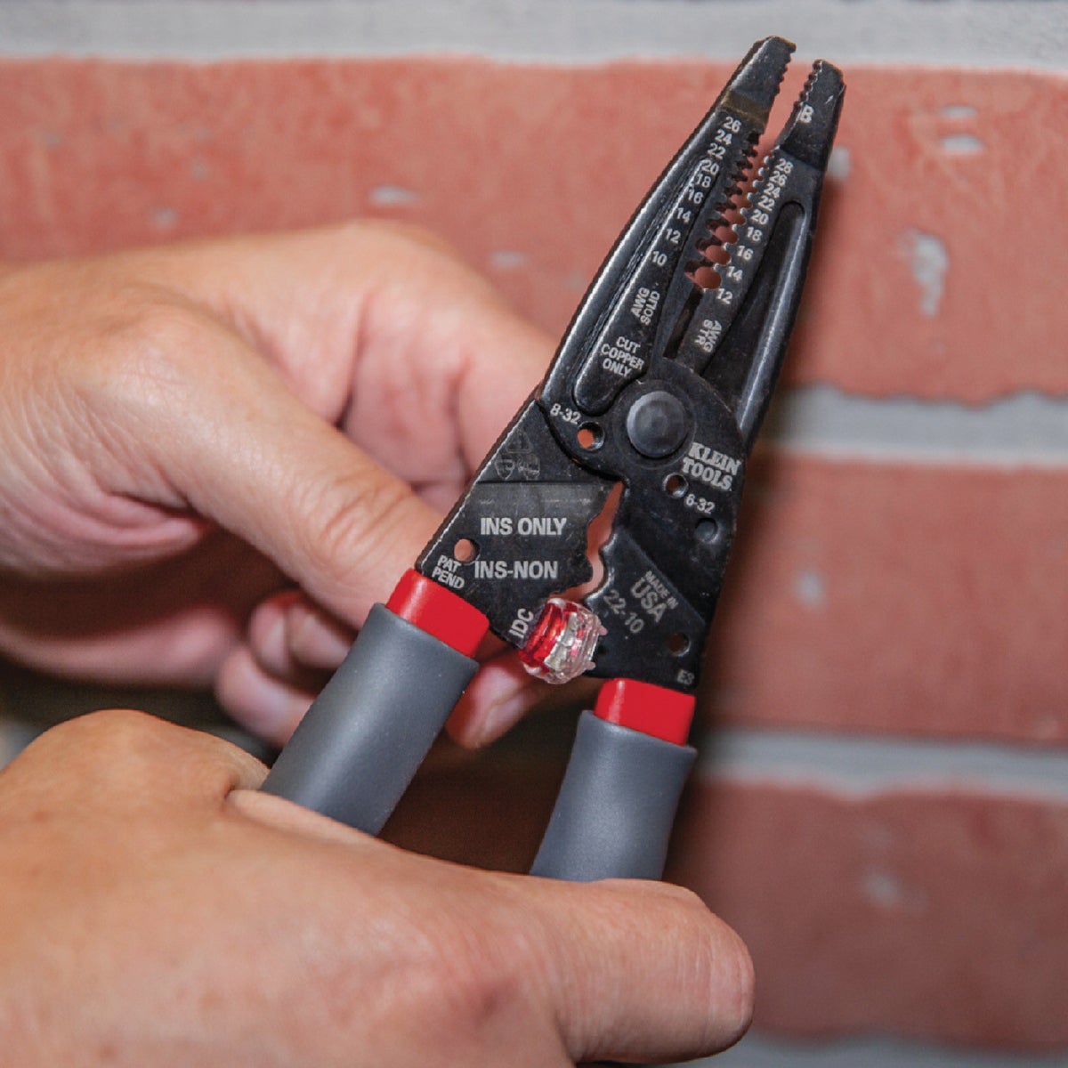 Klein-Kurve 7-3/4 In. Wire Stripper/Crimper Multi-Tool Image 3