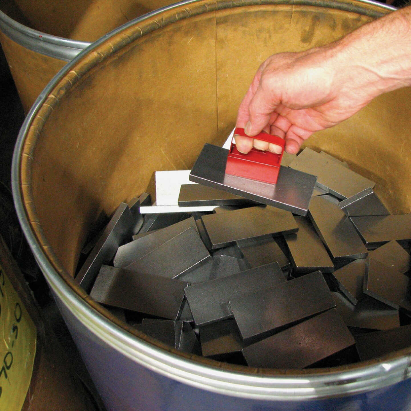 Master Magnetics 2 in. 3/4 in. 1 in. Handle Magnet Image 6